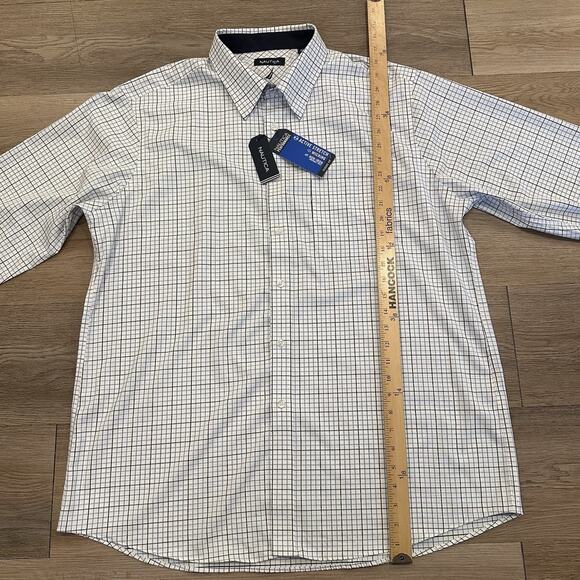 Nautica NWT Classic-Fit Wrinkle-Resistant Plaid Button-Down Shirt Blue Plaid XL - Picture 4 of 12